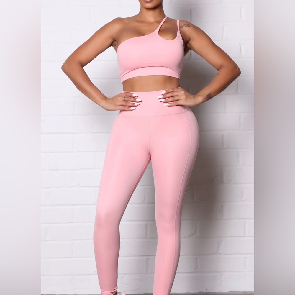 Fashion Nova Sport Core Super Soft Active One Shoulder Tank & Leggings Set (M)